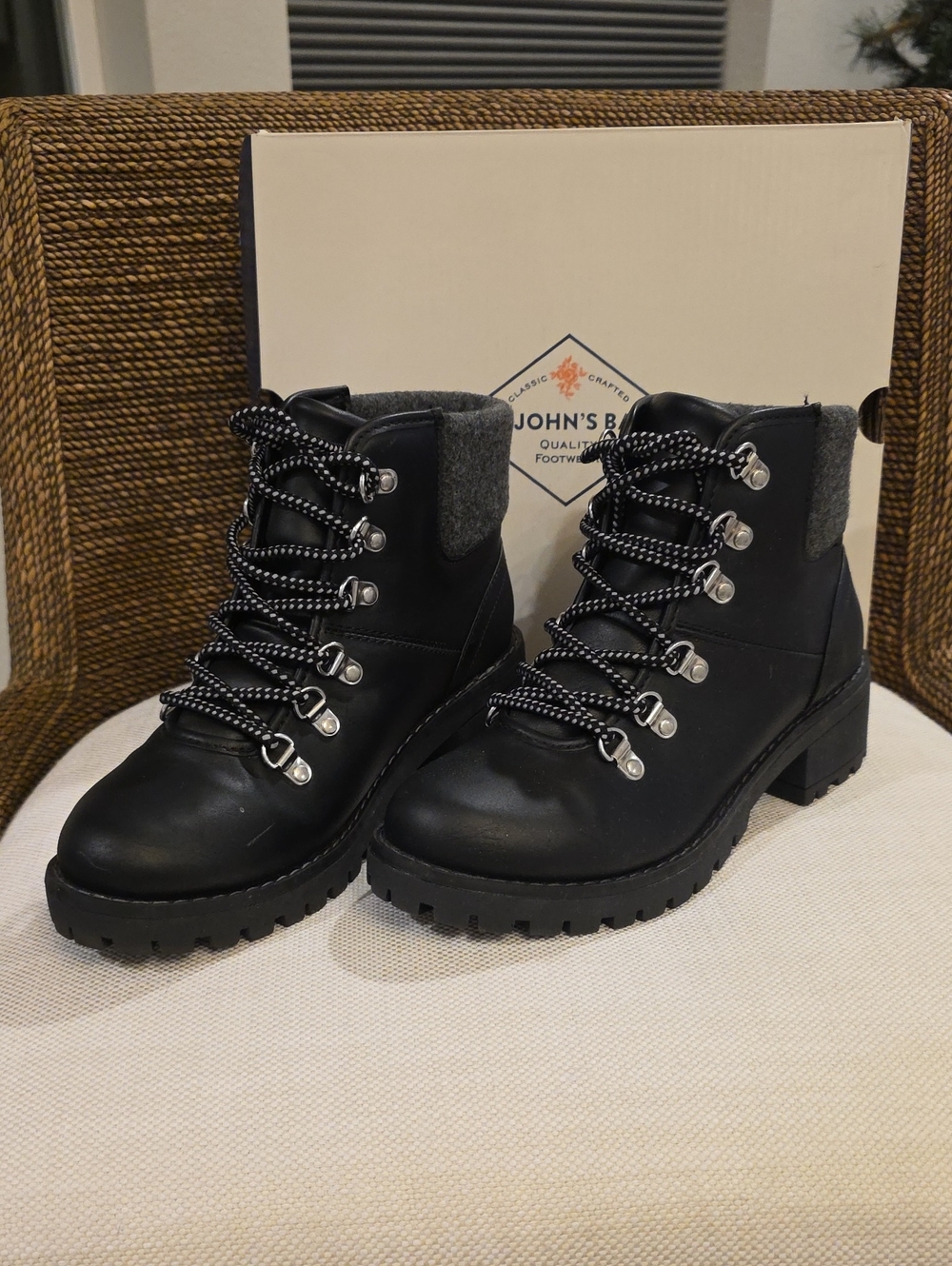 Women's Black Hiker Lace-Up Boots - Comfort Ankle Boot